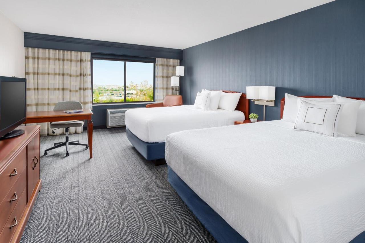 Готель Courtyard By Marriott Sacramento Фолсом Екстер'єр фото