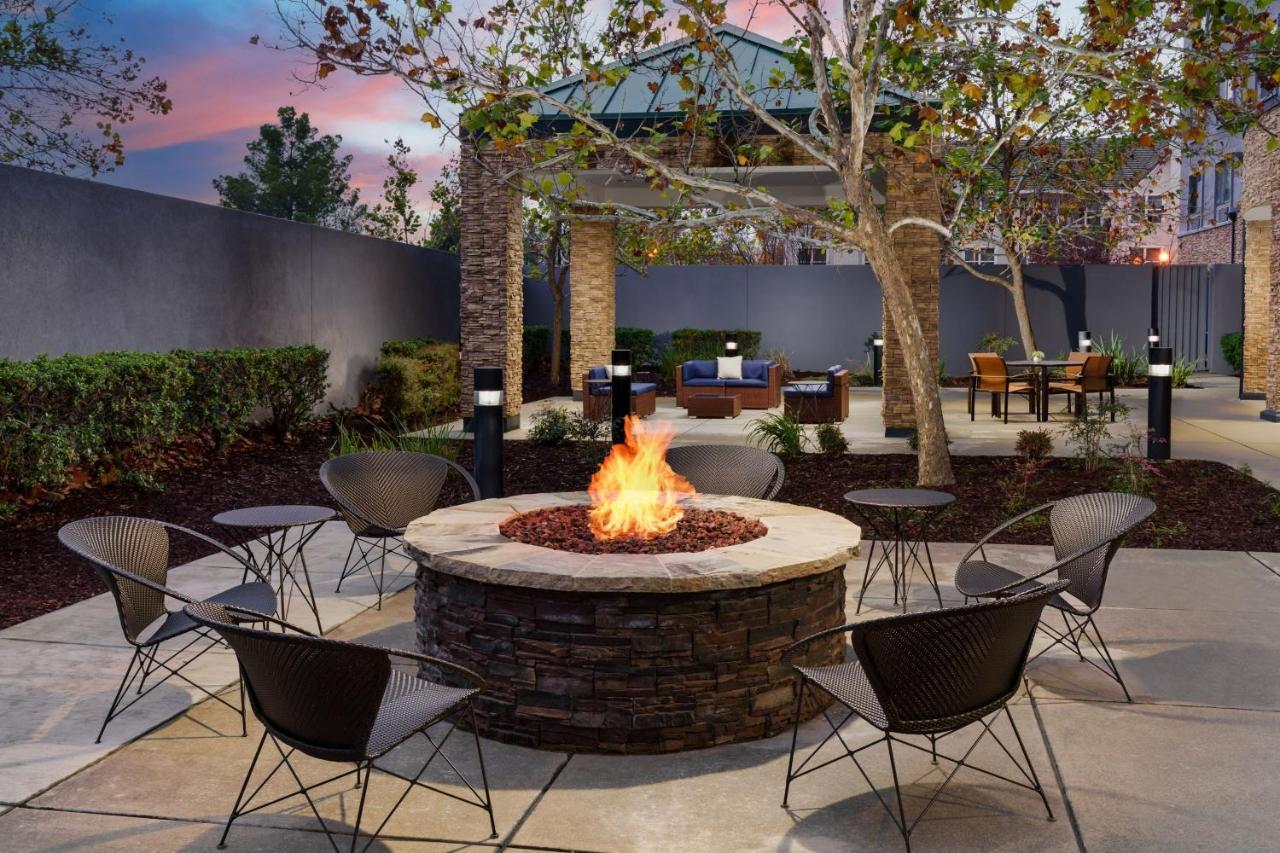 Готель Courtyard By Marriott Sacramento Фолсом Екстер'єр фото